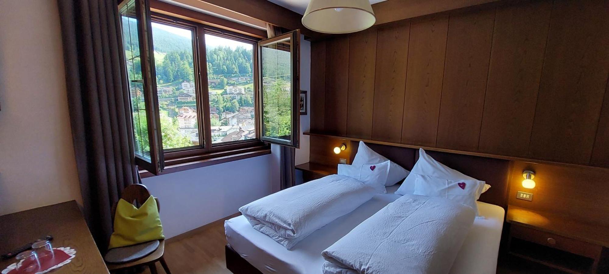 Garni Panoramik Hotel Ortisei Luaran gambar