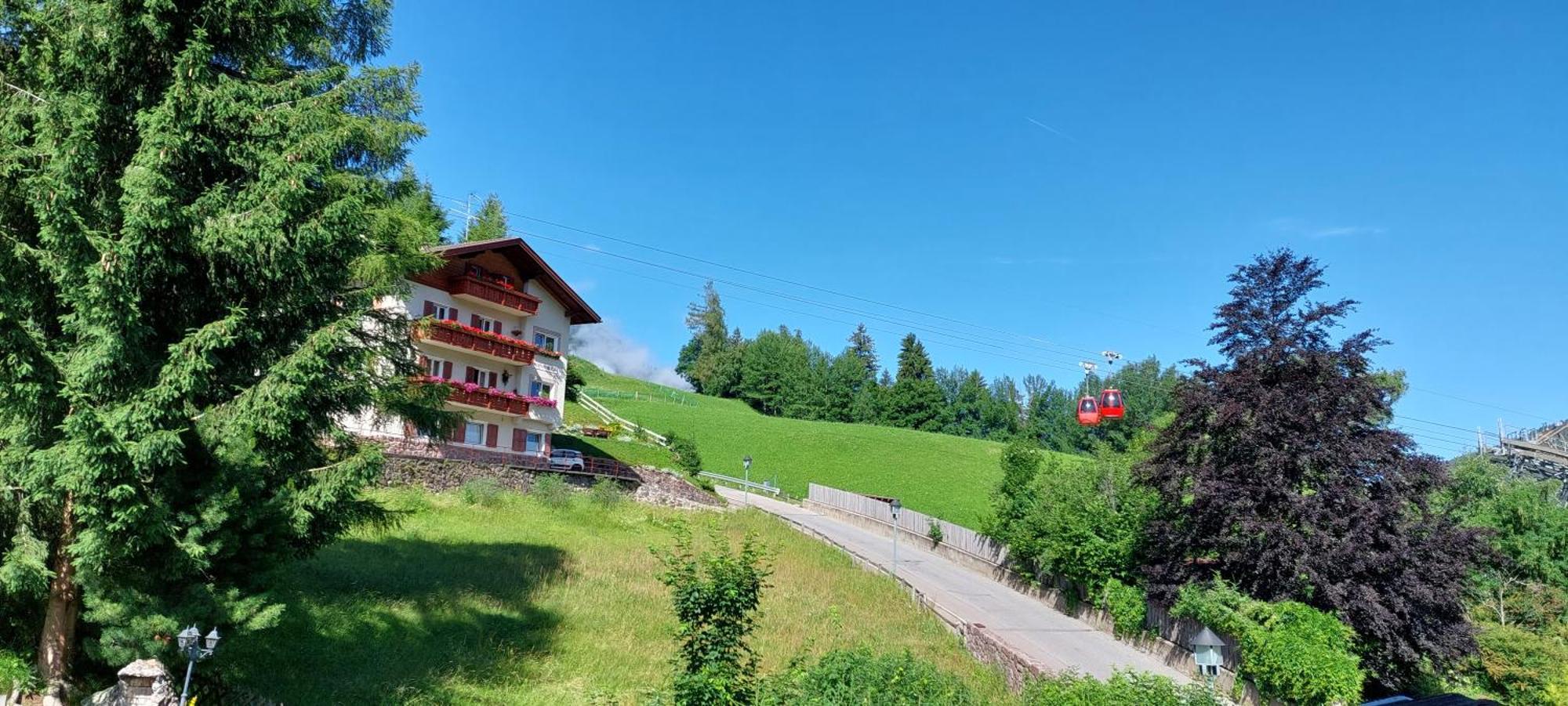 Garni Panoramik Hotel Ortisei Luaran gambar